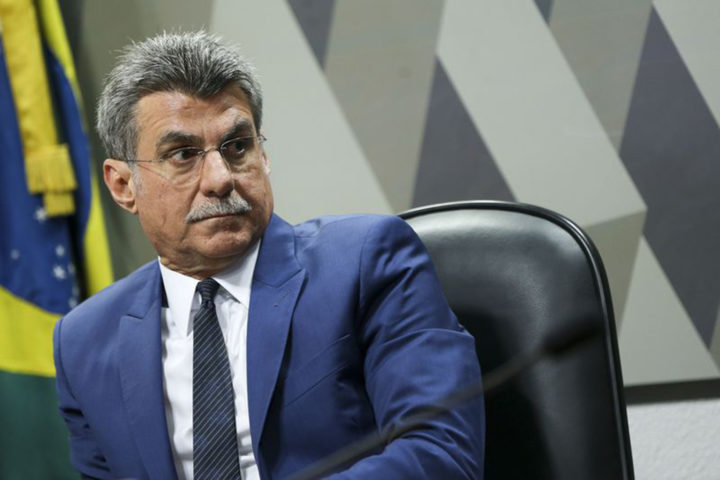 Brasília - O senador Romero Jucá durante sessão da Comissão de Constituição e Justiça do Senado  para a leitura do seu parecer sobre o projeto de lei de reforma trabalhista. (Marcelo Camargo/Agência Brasil)