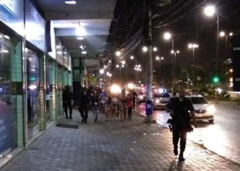 Jovens e adolescentes presos por consumir bebida alcoólica em Rio das Ostras