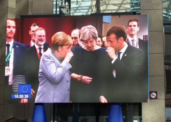 Europa: troca de políticos por máquinas | Foto: The Guardian