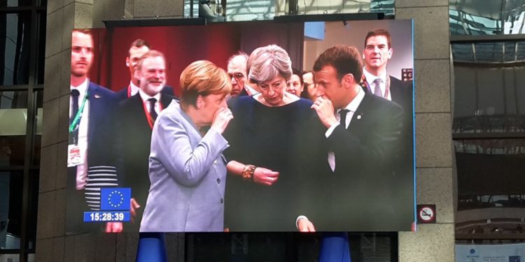 Europa: troca de políticos por máquinas | Foto: The Guardian