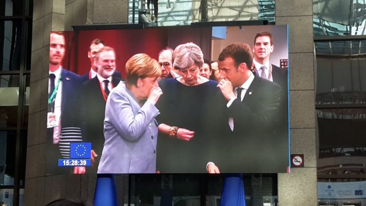 Europa: troca de políticos por máquinas | Foto: The Guardian