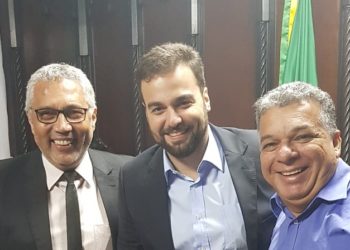 Caio Vianna Vianna entre Geraldo Pudim e Jânio Mendes | Foto: Instagram