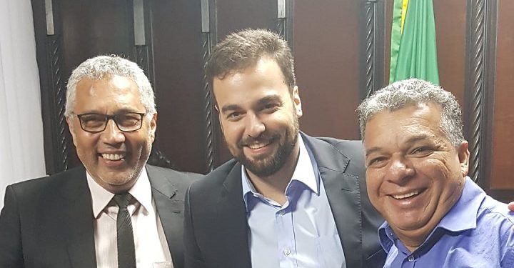 Caio Vianna Vianna entre Geraldo Pudim e Jânio Mendes | Foto: Instagram
