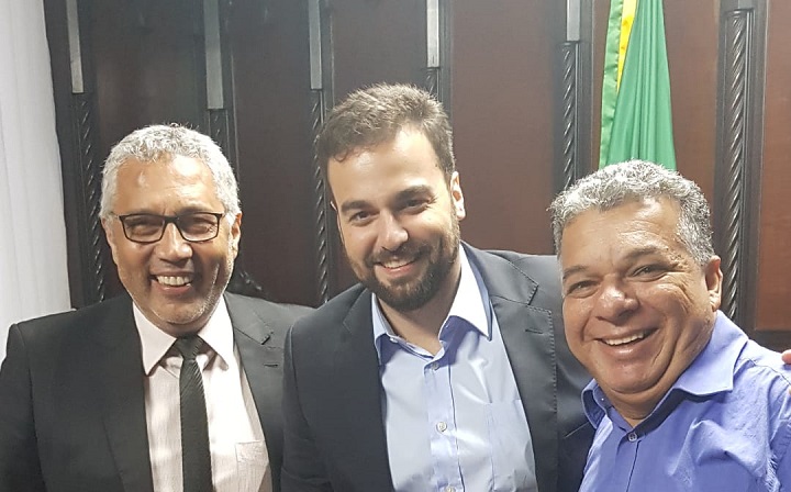 Caio Vianna Vianna entre Geraldo Pudim e Jânio Mendes | Foto: Instagram