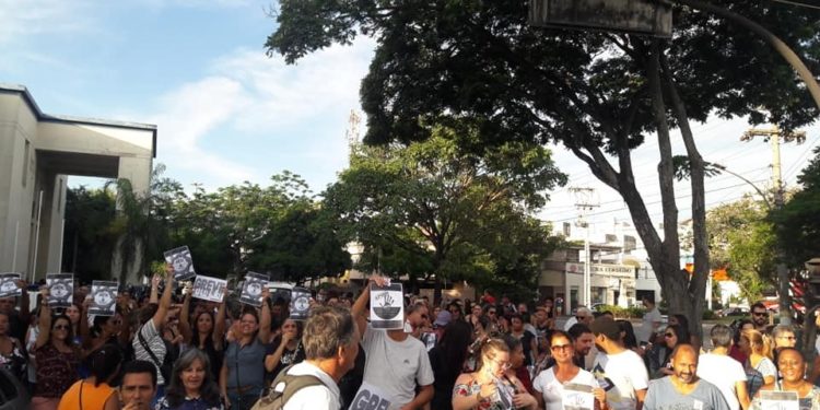 Servidores de Campos (RJ) em greve