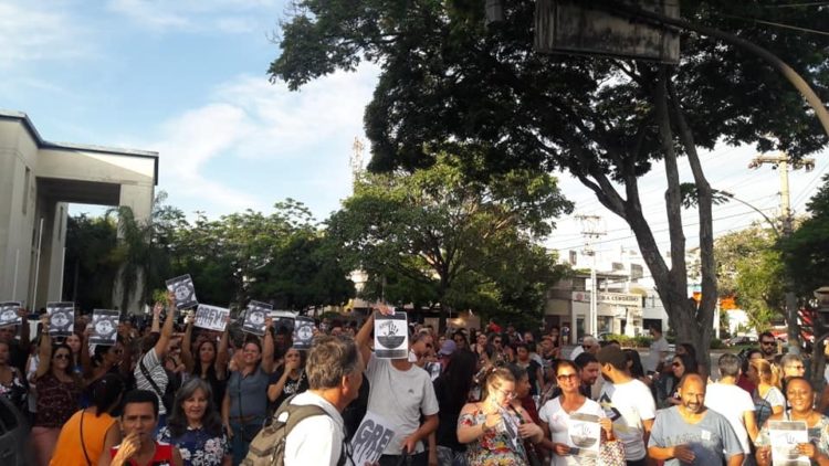 Servidores de Campos (RJ) em greve