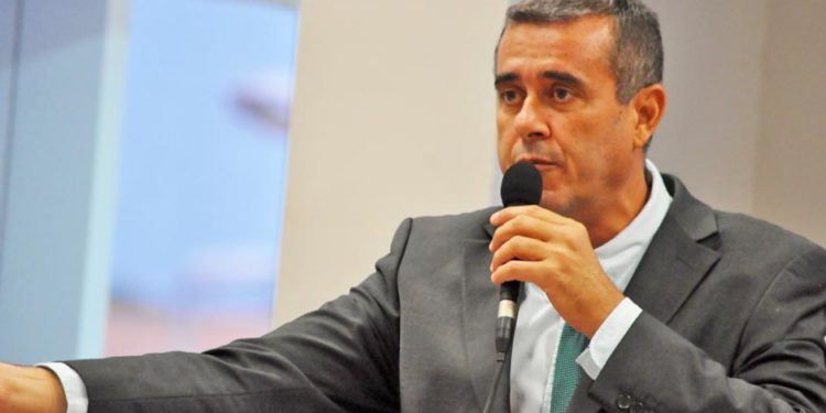 Secretario de Educação Guto Garcia