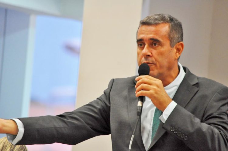 Secretario de Educação Guto Garcia