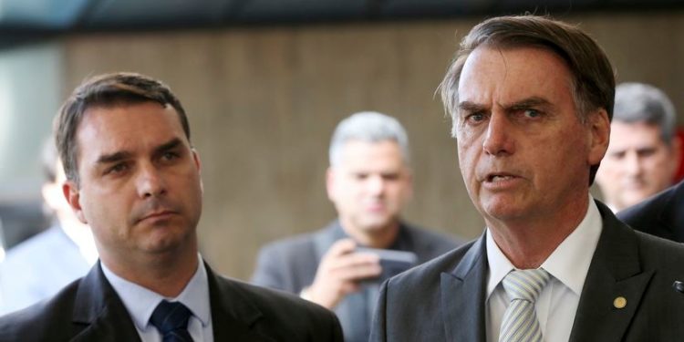 Flavio Bolsonaro e Jair Bolsonaro