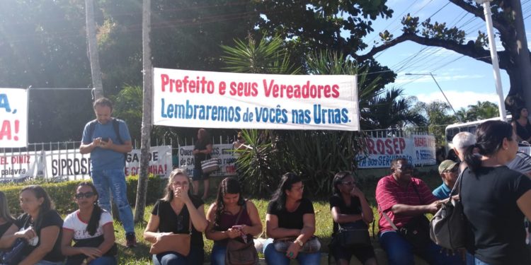 Servidores em greve