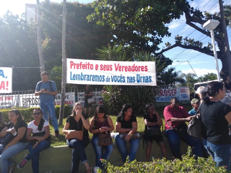 Servidores em greve