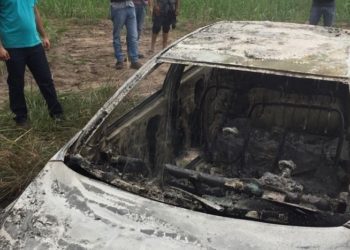 Carro de motorista do Uber incendiado em Campos-RJ