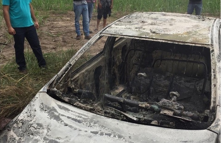 Carro de motorista do Uber incendiado em Campos-RJ