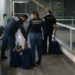 Agentes do Gaeco recolhendo documentos durante a Operação Rubi