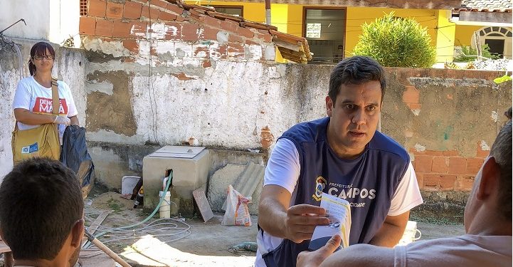 Prefeito Rafael Diniz em campanha contra a dengue