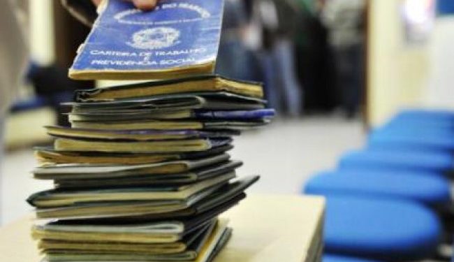 Brasil enfrenta riscos de recessão econômica