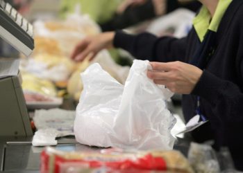 Sacolas plásticas descartáveis proibidas no Estado do RJ
