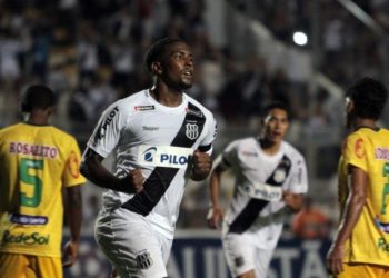 Thalles atuando pela Ponte-Preta