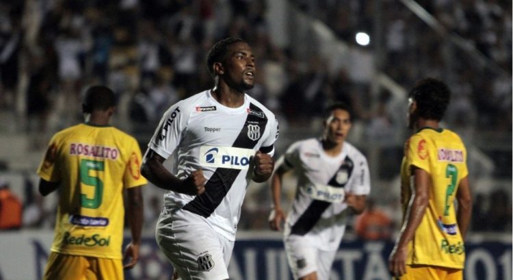 Thalles atuando pela Ponte-Preta