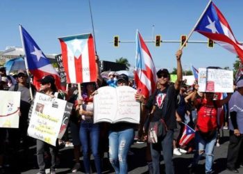 População nas ruas de Porto Rico