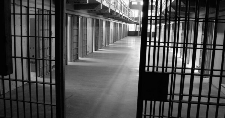 Tempo máximo de prisão poderá ser ampliado
