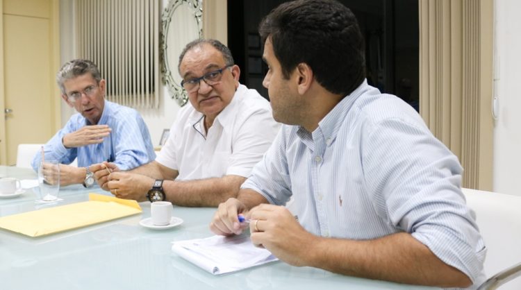 Presidente do Sindicato dos Médicos e o prefeito Rafael Diniz
