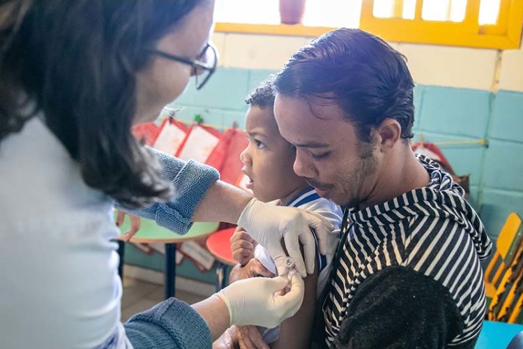 Vacinação na rede pública de Macaé-RJ