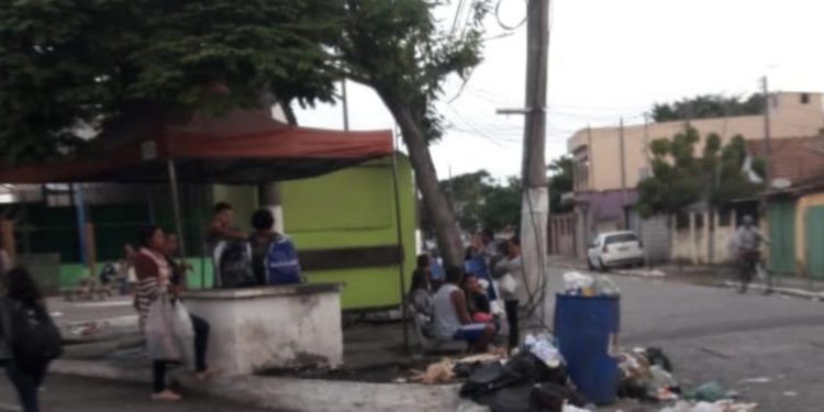 Lixo nas ruas de Quissamã-RJ