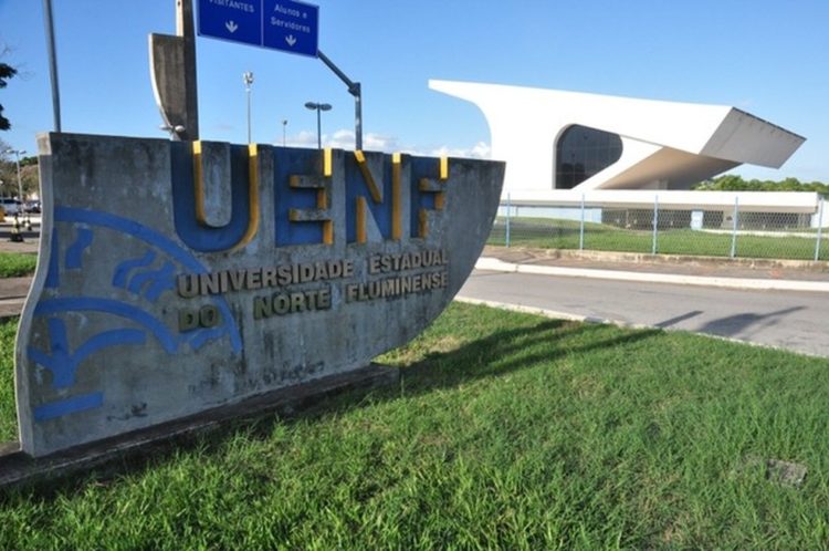 Entrada da Universidade Estadual do Norte Fluminense