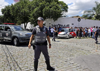 Professor esfaqueado em escola de SP