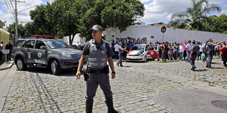 Professor esfaqueado em escola de SP