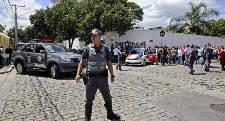 Professor esfaqueado em escola de SP