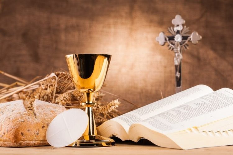 Eucaristia e hóstia consagrada