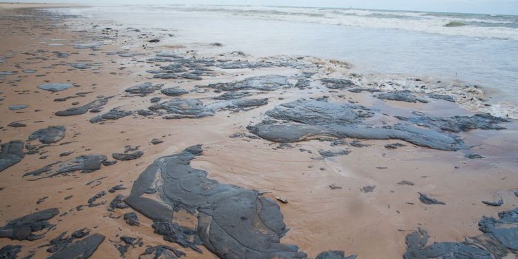 Oleo nas praias do Nordeste