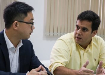 Rafael Diniz recebendo comitiva de empresários chineses