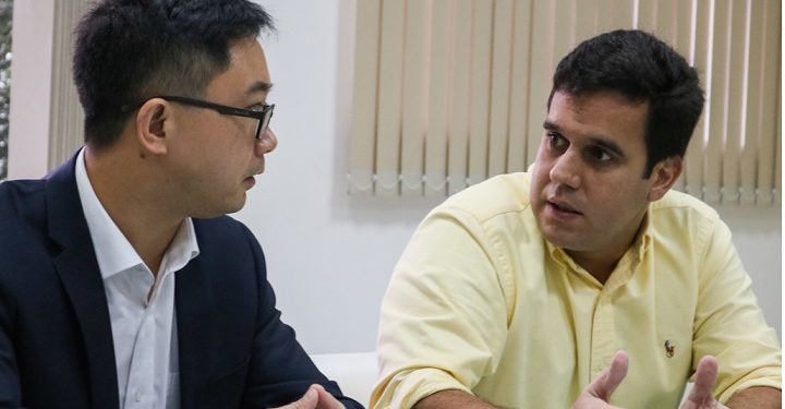 Rafael Diniz recebendo comitiva de empresários chineses