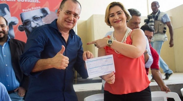 Prefeita de Araruama, Lívia e o marido Chuquinho