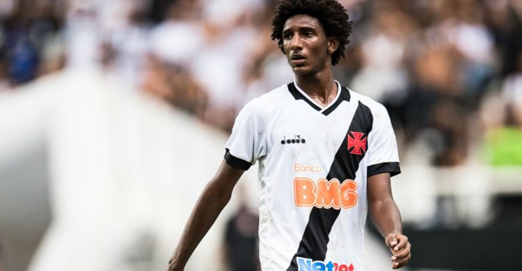 Atacante Talles Magno