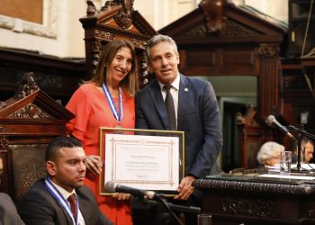 Fátima Pacheco recebe Medalha Tiradentes