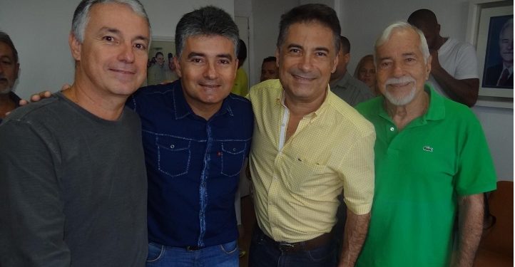 Ex-prefeito Sílvio Lopes e os filhos