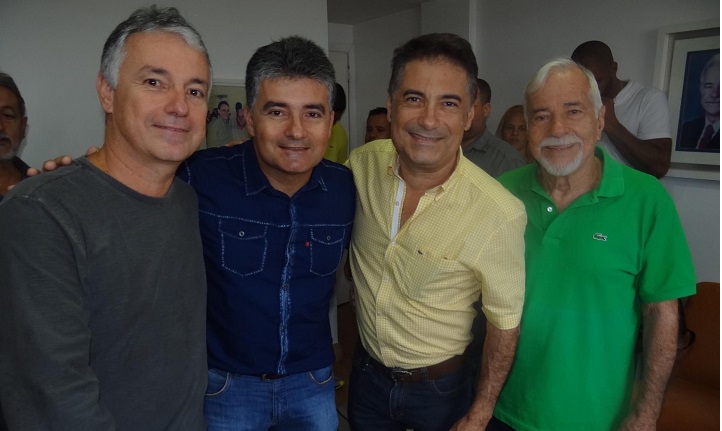 Ex-prefeito Sílvio Lopes e os filhos