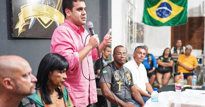 Prefeito Rafael Diniz homenageado no Moto Clube