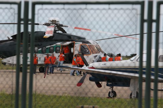 Mudança de embarque e de desembarque no aeroporto de Campos