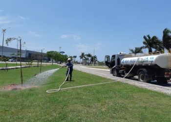 Macaé utiliza água de reuso para regar jardins