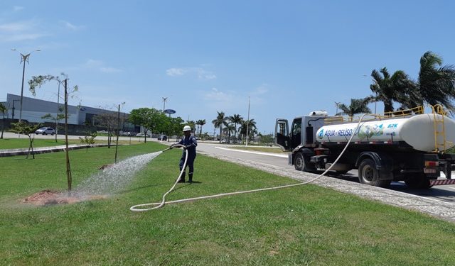 Macaé utiliza água de reuso para regar jardins