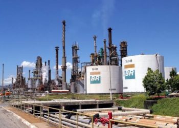 Refino e extração de petróleo