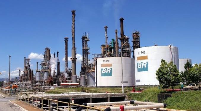 Refino e extração de petróleo