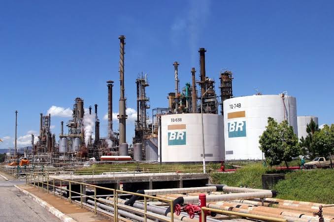 Refino e extração de petróleo