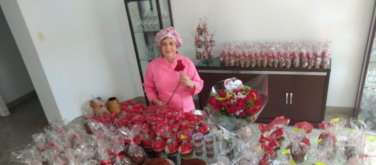 Rosinha Garotinho fabricando panetones