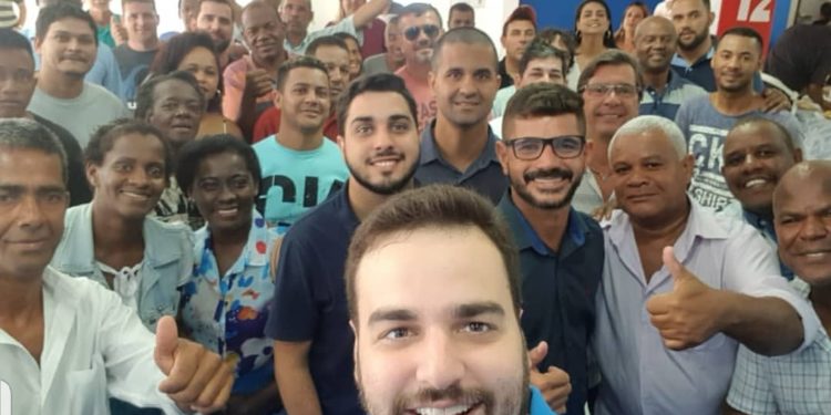 Caio Vianna em reunião com pré-candidatos à vereadores